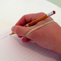 Rubber Bands Can Serve as Teaching Aids for Gripping a Pencil